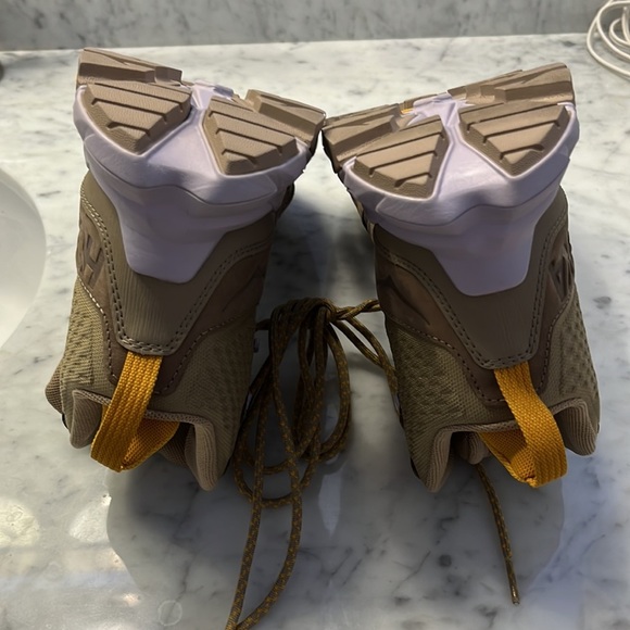 Hoka Anacapa Mid Gore TEX Hiking Boots NEW 9.5 - Picture 8 of 15